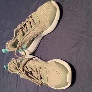 Kids Cat&Jack Sneakers